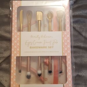 Beauty Bakerie brush kit and palette